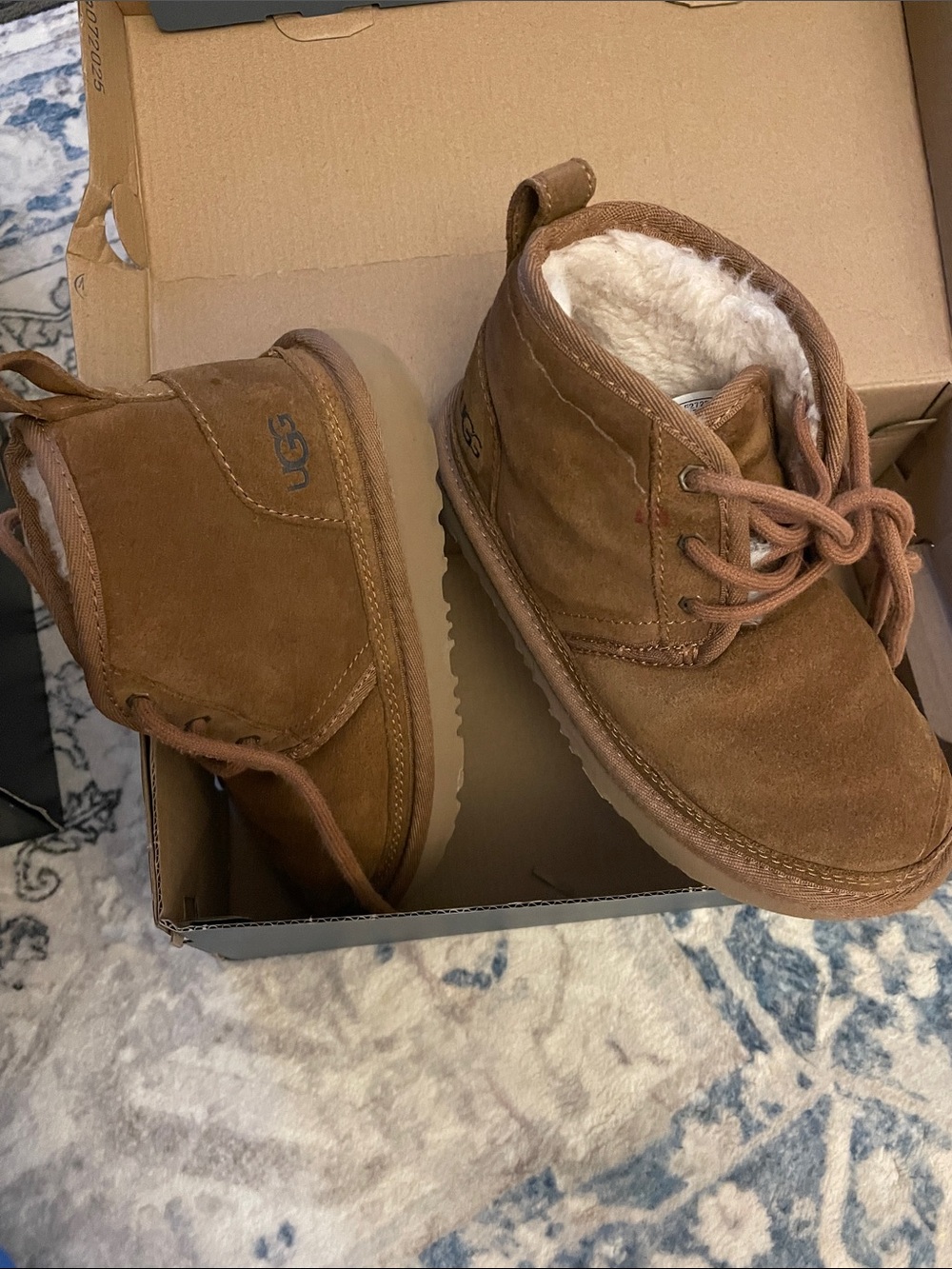 UGG Kids Chestnut Suede Shearling-Lined Chukka Boots